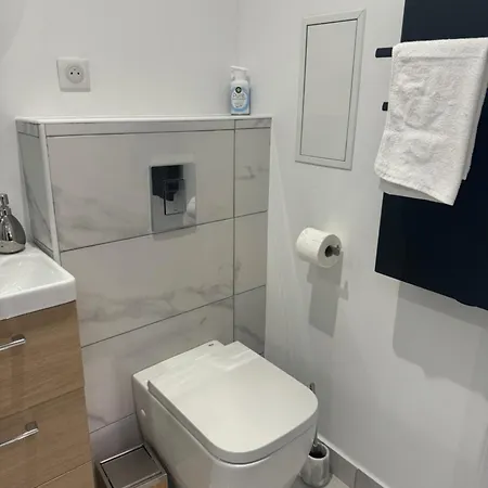 Beau 3 Pieces Proche Du Port De Daire Nice